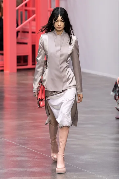 Look 60